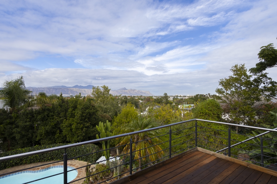 6 Bedroom Property for Sale in Roundhay Western Cape